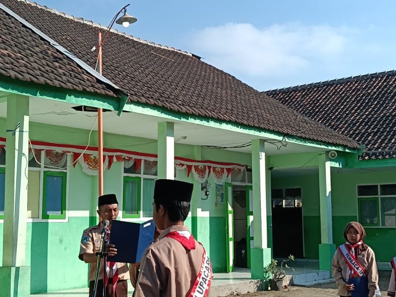 UPACARA MEMPERINGATI HARI PRAMUKA